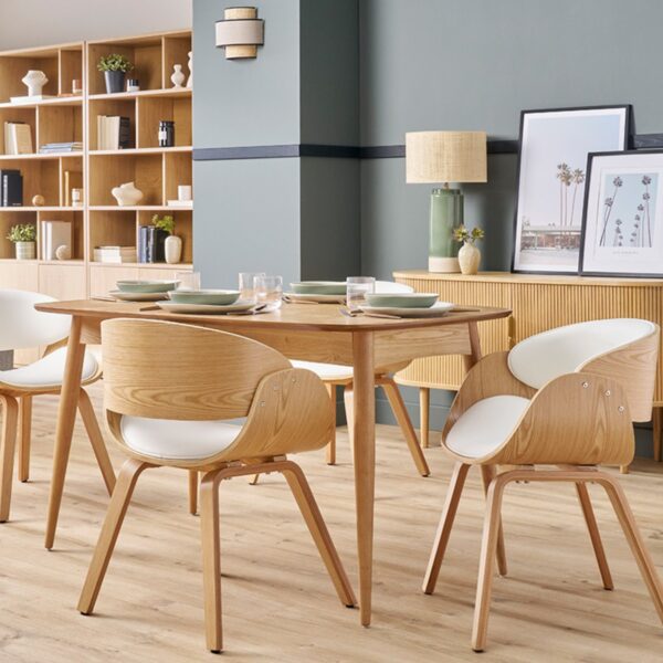 Design Stuhl Weis und helles Holz BENT Modernhikes